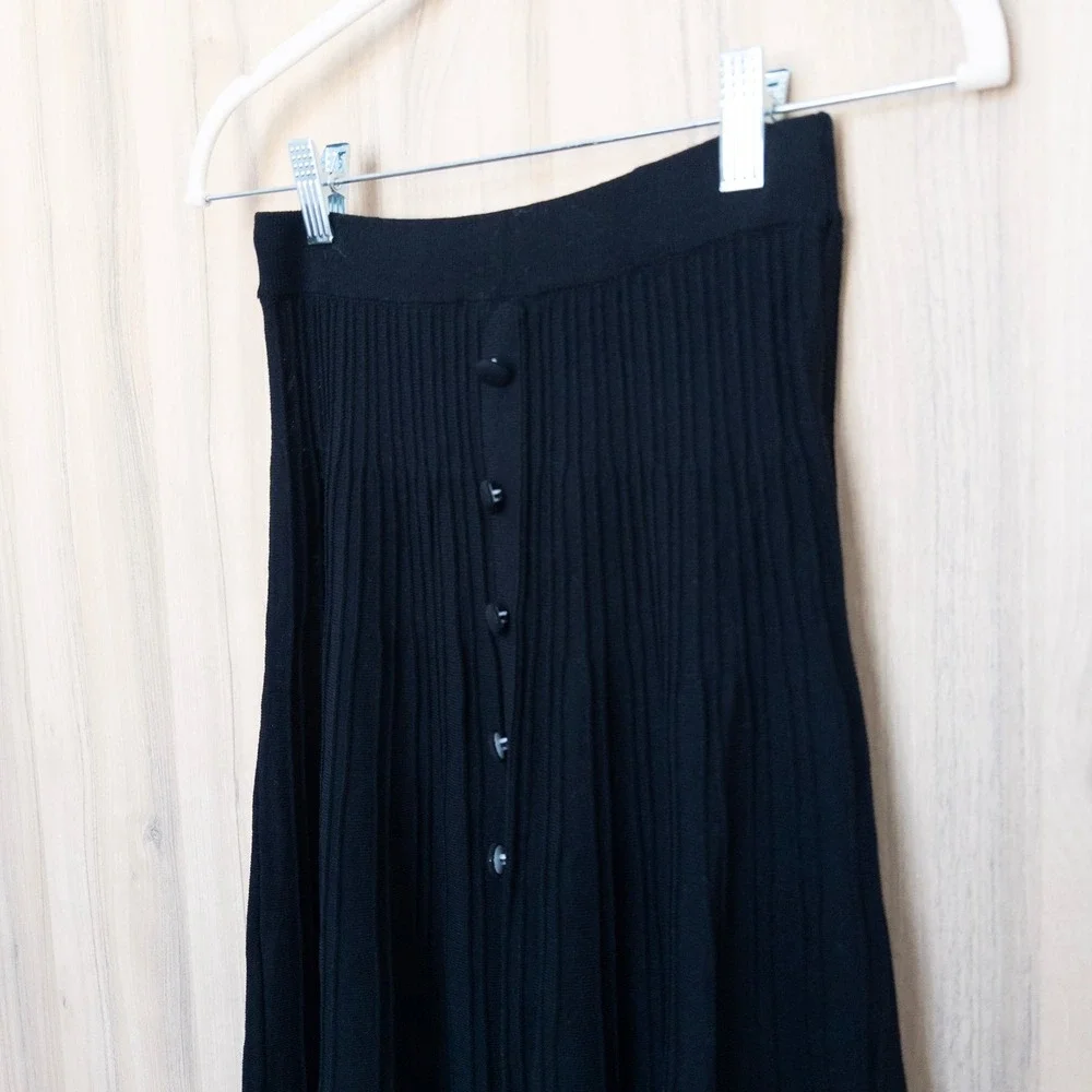Cider Ribbed Knit Pleated Midi Skirt XS Black Button Front Academia Parisian